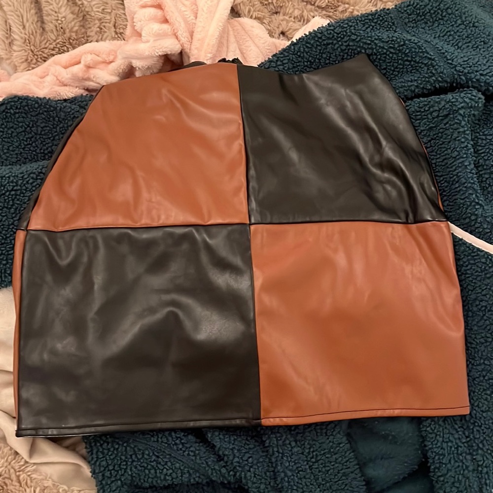 faux leather vestique mini skirt
